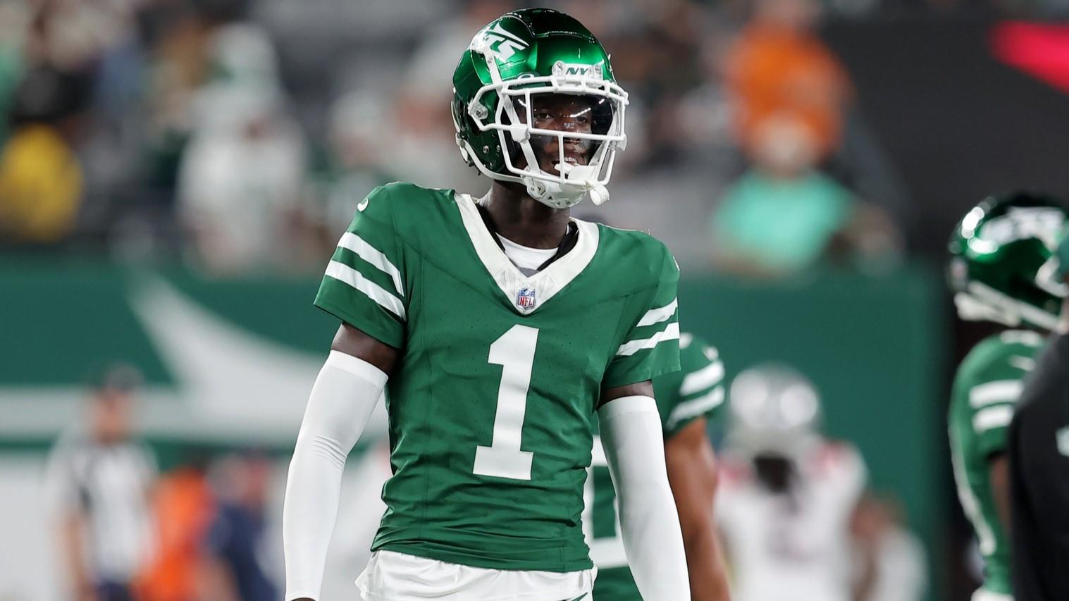 Sep 19, 2024; East Rutherford, New Jersey, USA; New York Jets cornerback Sauce Gardner (1) warms up before a game against the New England Patriots at MetLife Stadium. 