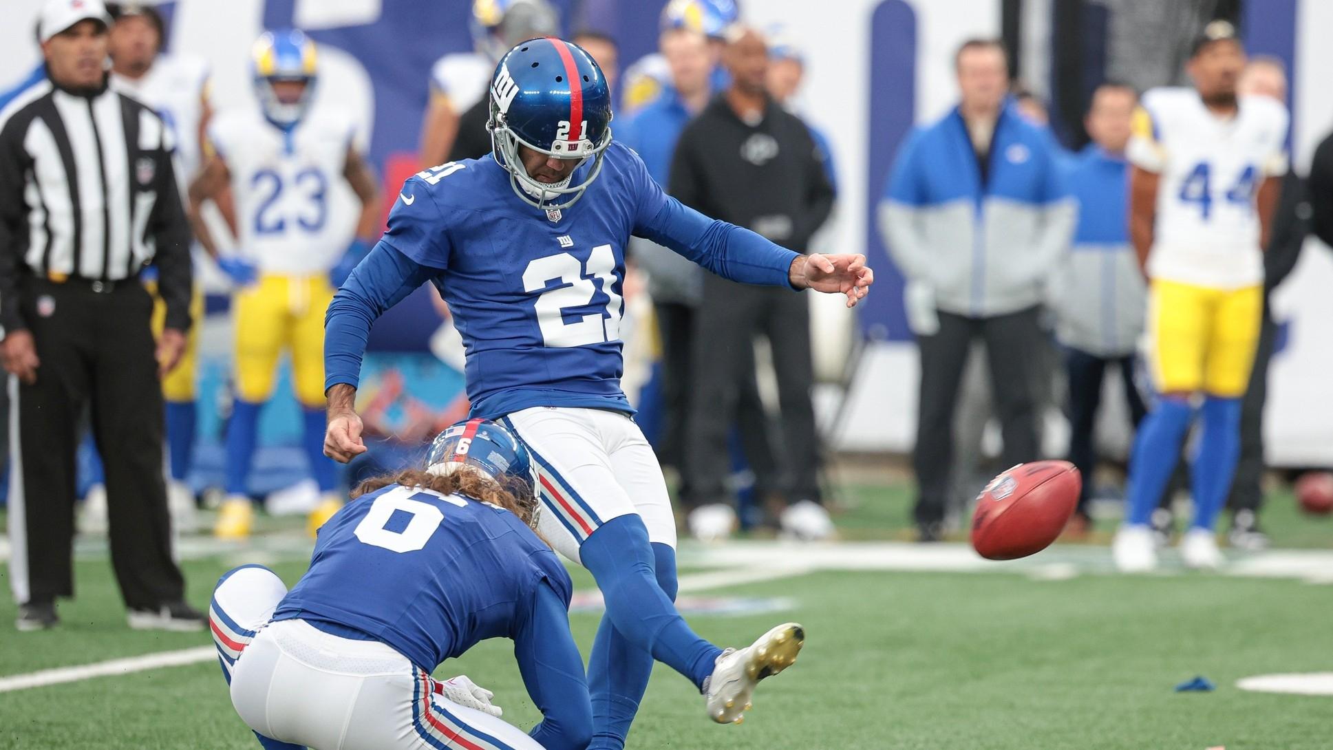 New York Giants place kicker Mason Crosby (21) kicks a field goal during the second half against the Los Angeles Rams at MetLife Stadium.