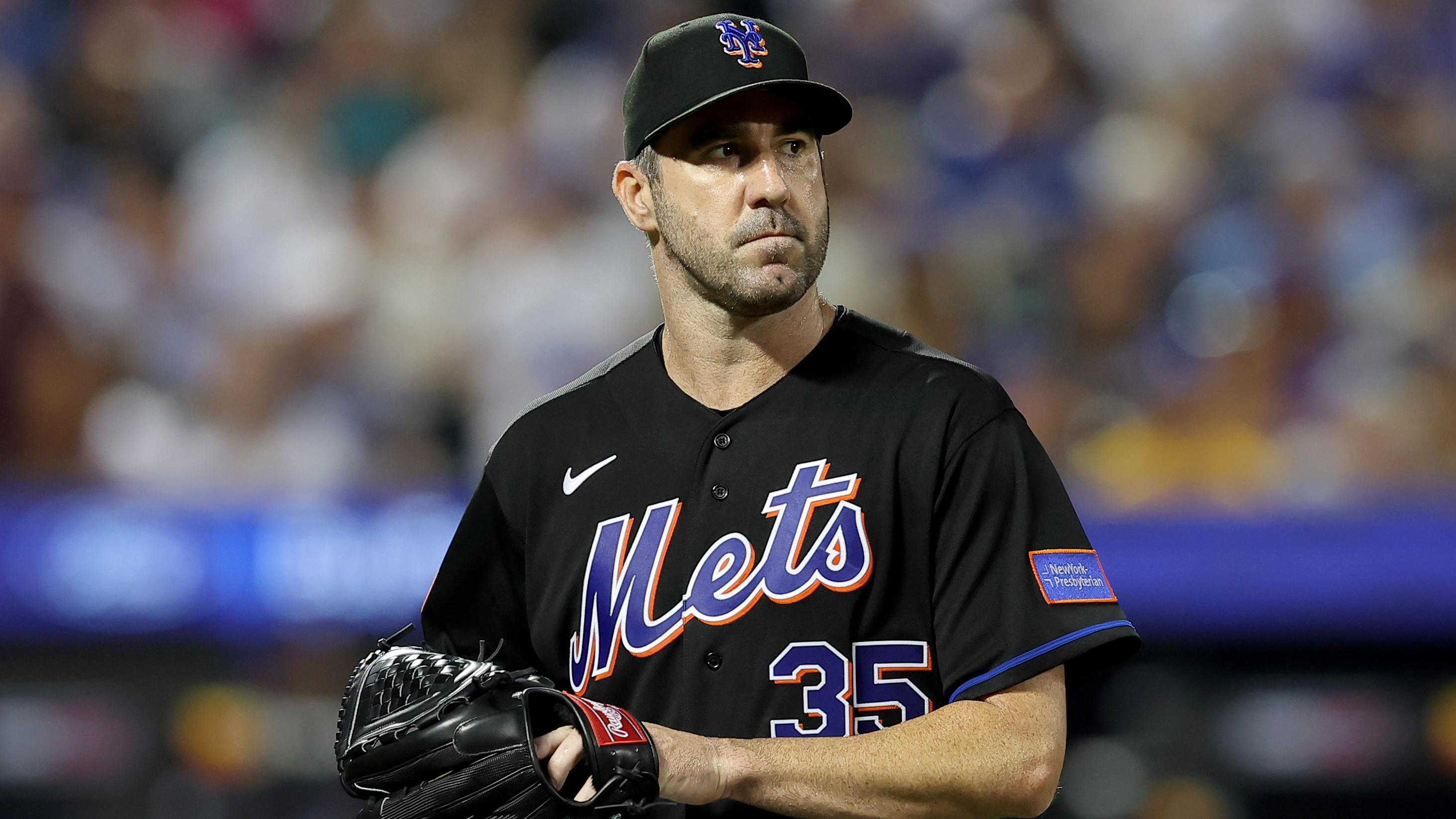 New York Mets starting pitcher Justin Verlander (35) reacts after giving up three runs to the Los Angeles Dodgers during the fifth inning at Citi Field