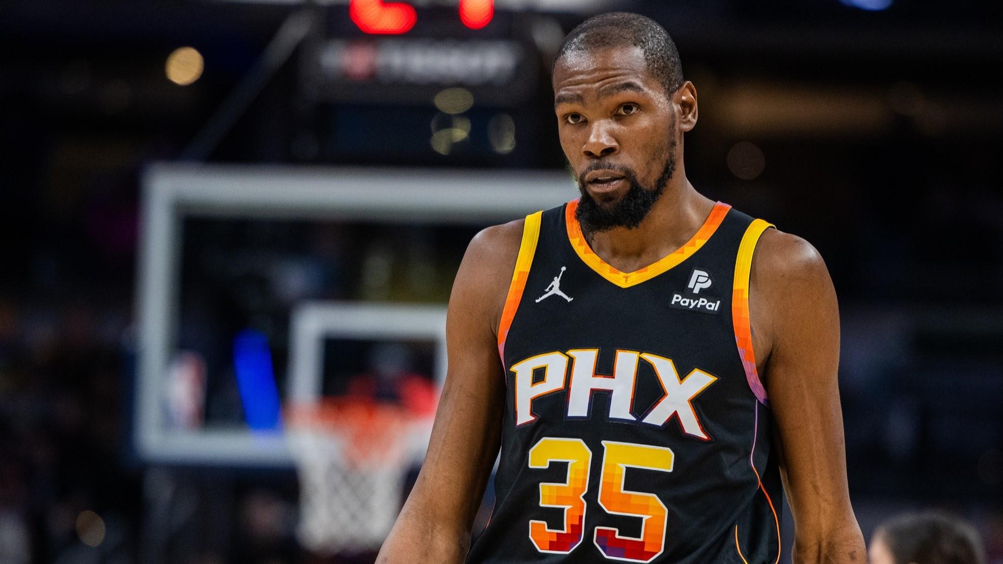 Jan 26, 2024; Indianapolis, Indiana, USA; Phoenix Suns forward Kevin Durant (35) in the second half against the Indiana Pacers at Gainbridge Fieldhouse.