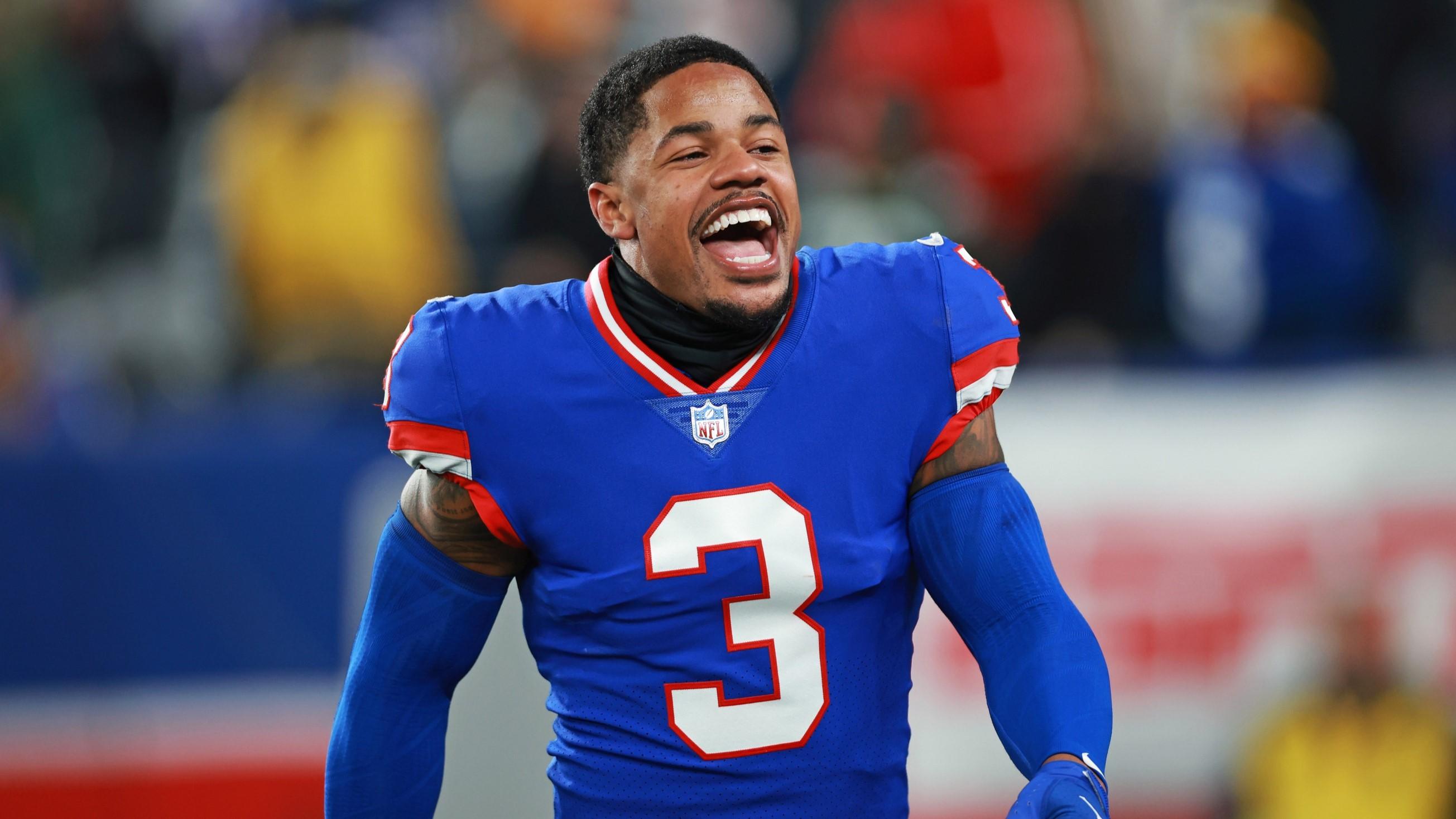 Dec 11, 2023; East Rutherford, New Jersey, USA; New York Giants wide receiver Sterling Shepard (3) warms up before the game against the Green Bay Packers at MetLife Stadium.