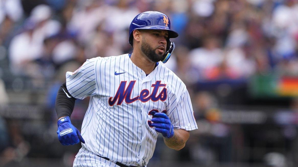 New York Mets catcher Gary Sanchez (33) runs after hitting a single against the Cleveland Guardians.