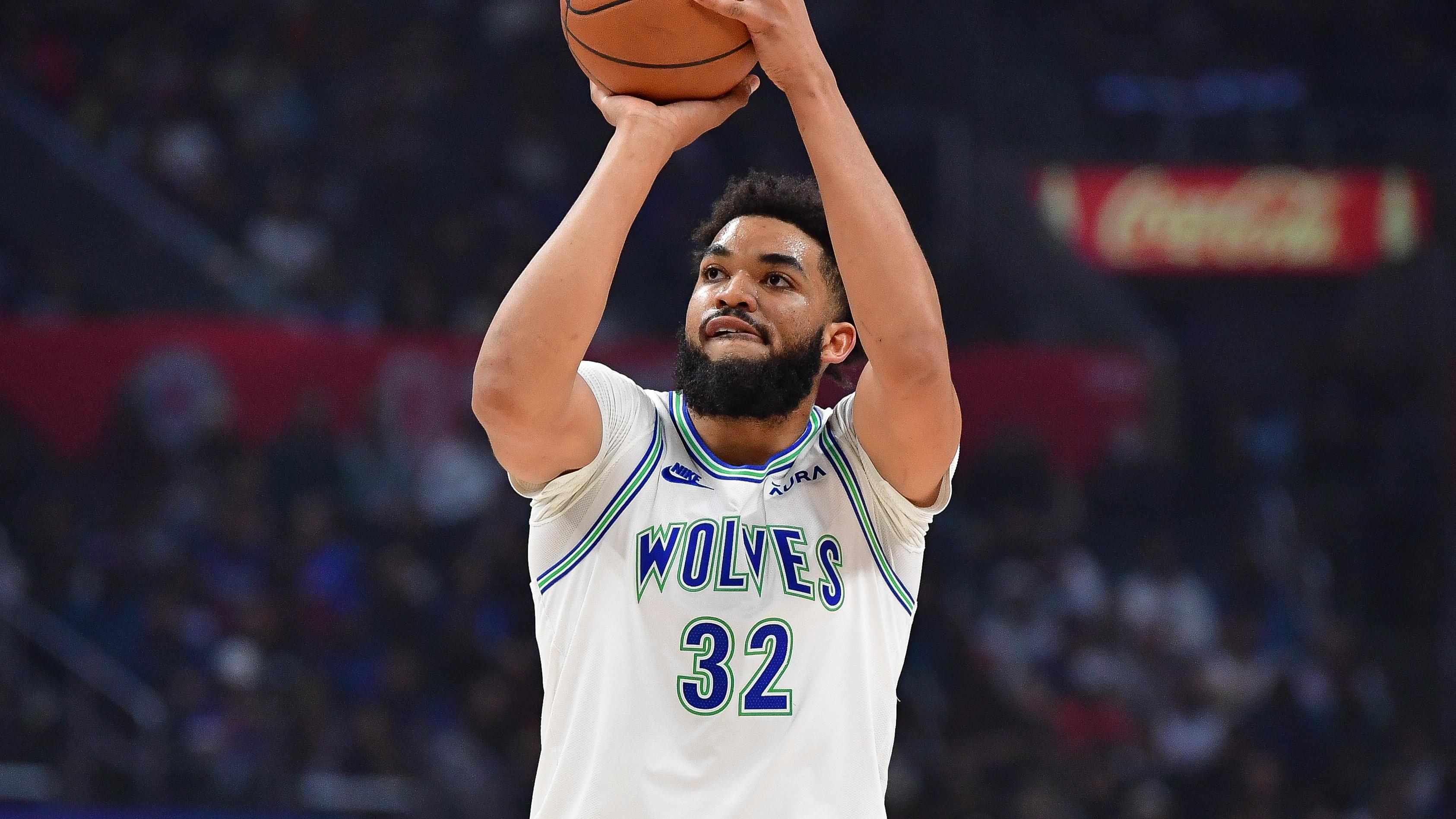 Minnesota Timberwolves center Karl-Anthony Towns (32) shoots against the Los Angeles Clippers during the first half at Crypto.com Arena